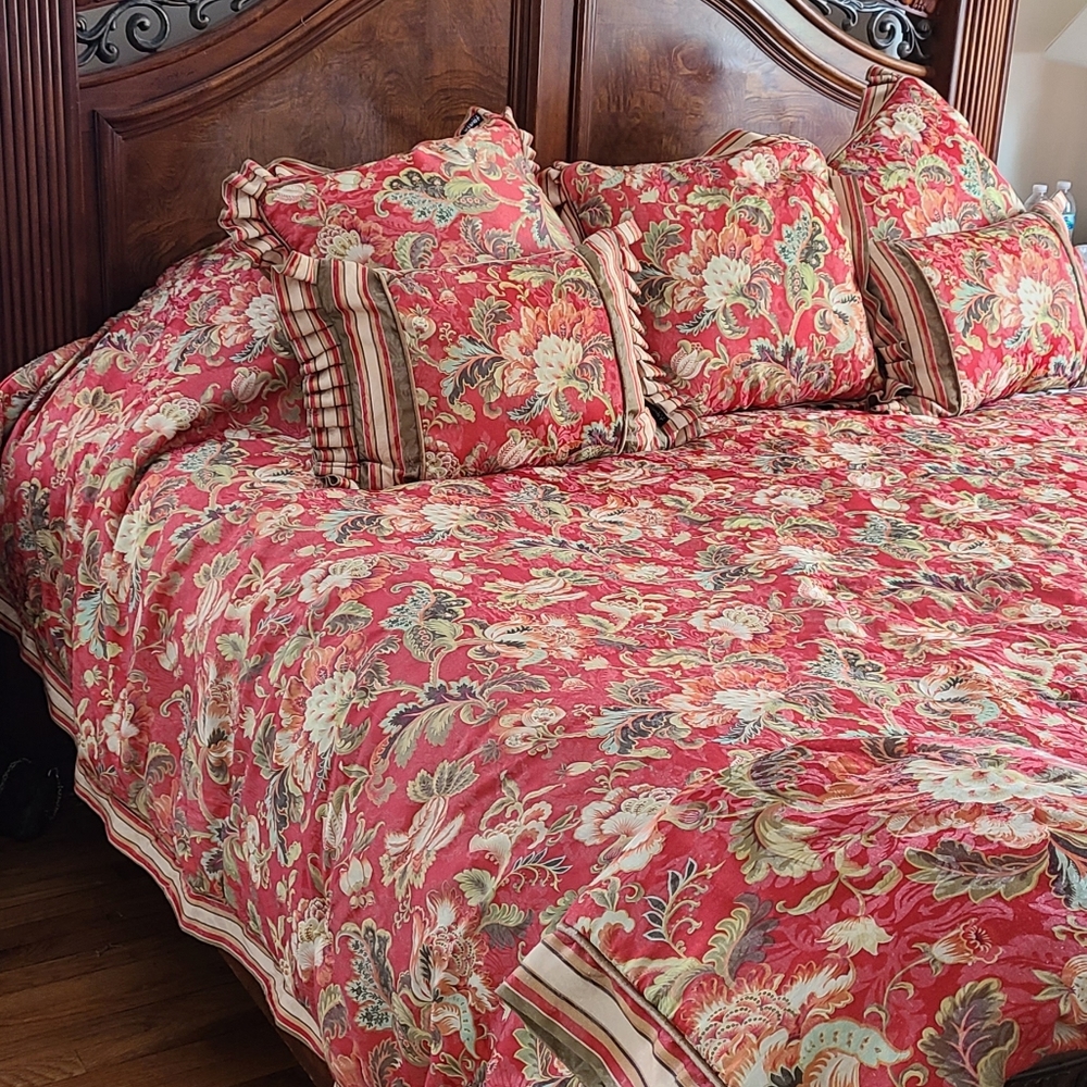 J queen decor bedding set
